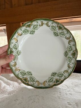 Elegant Green and Gold Floral Dinner Plate - Classic Home Dining BEAUTIFUL 😍